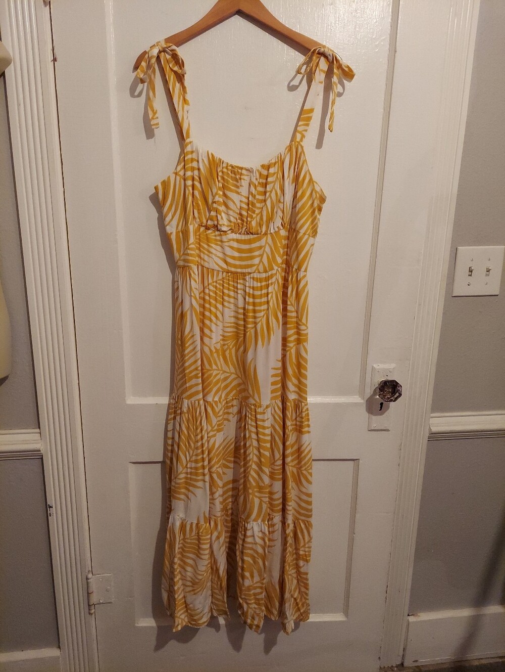 Ivy Street Maxi Dress Womens XLarge Mustard Leaf Tropical Tiered Ruffle Summer